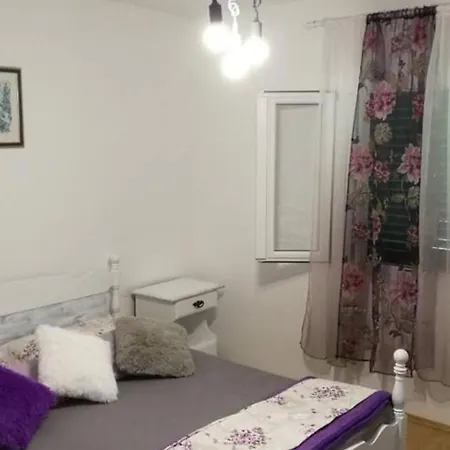 Jadranka بيت للعطل Gdinj